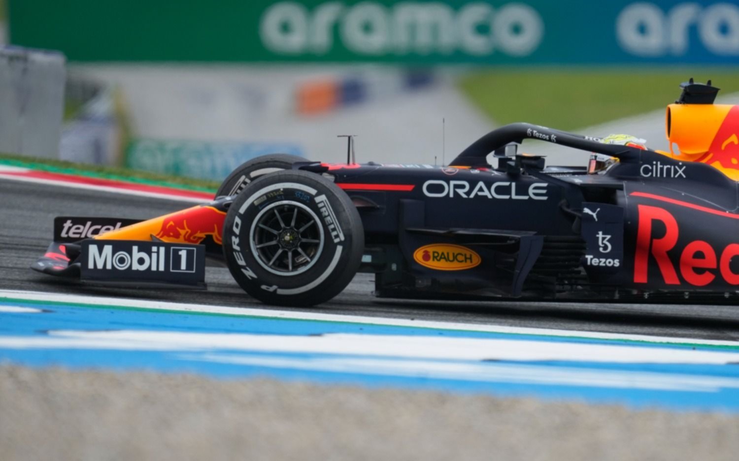 Verstappen, el más rápido en las dos sesiones de entrenamientos para el GP de Estiria
