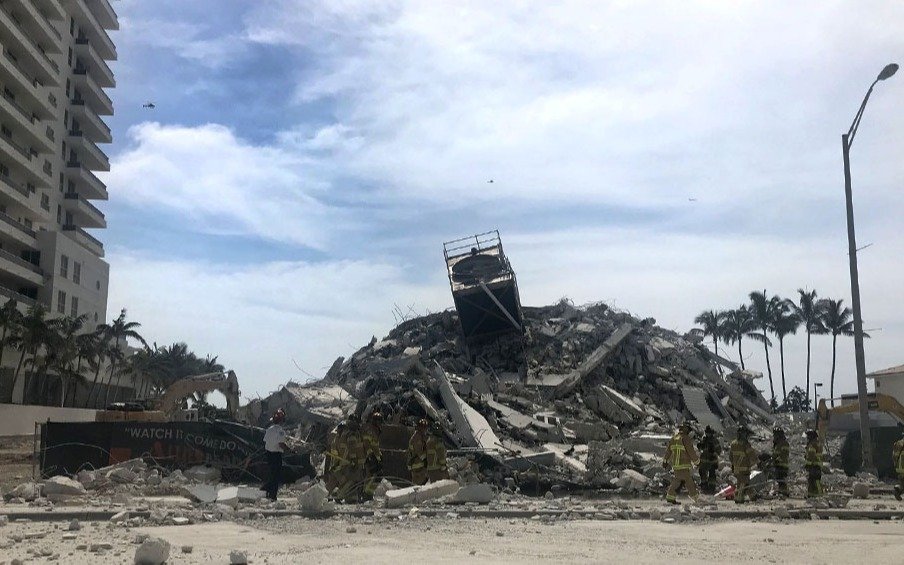 "El garaje del edificio siempre estaba inundado", dijo una sobreviviente del derrumbe de Miami