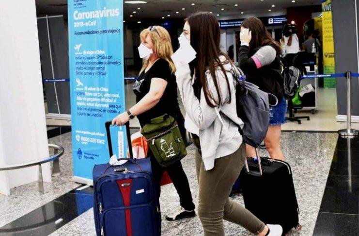 Limitan fuerte el ingreso de gente al país y extienden las restricciones