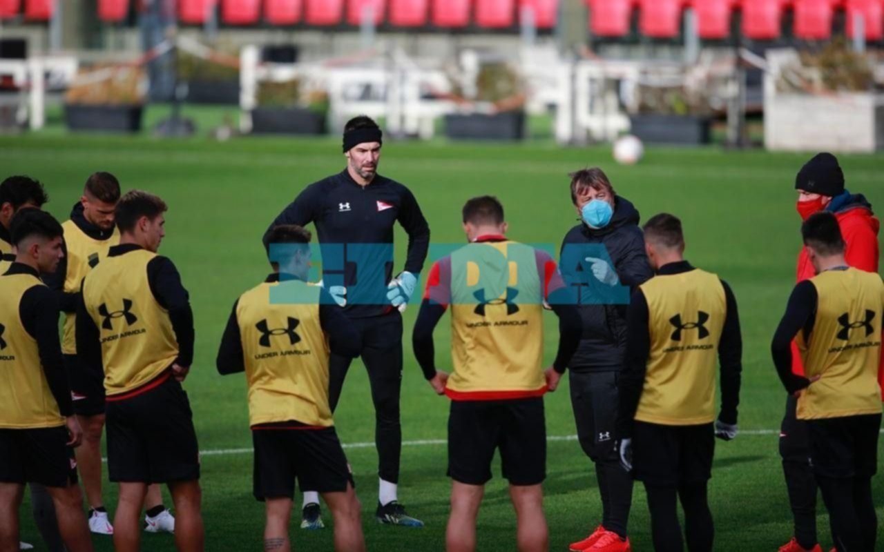Estudiantes realizó una práctica de fútbol en UNO: qué equipos paró Zielinski