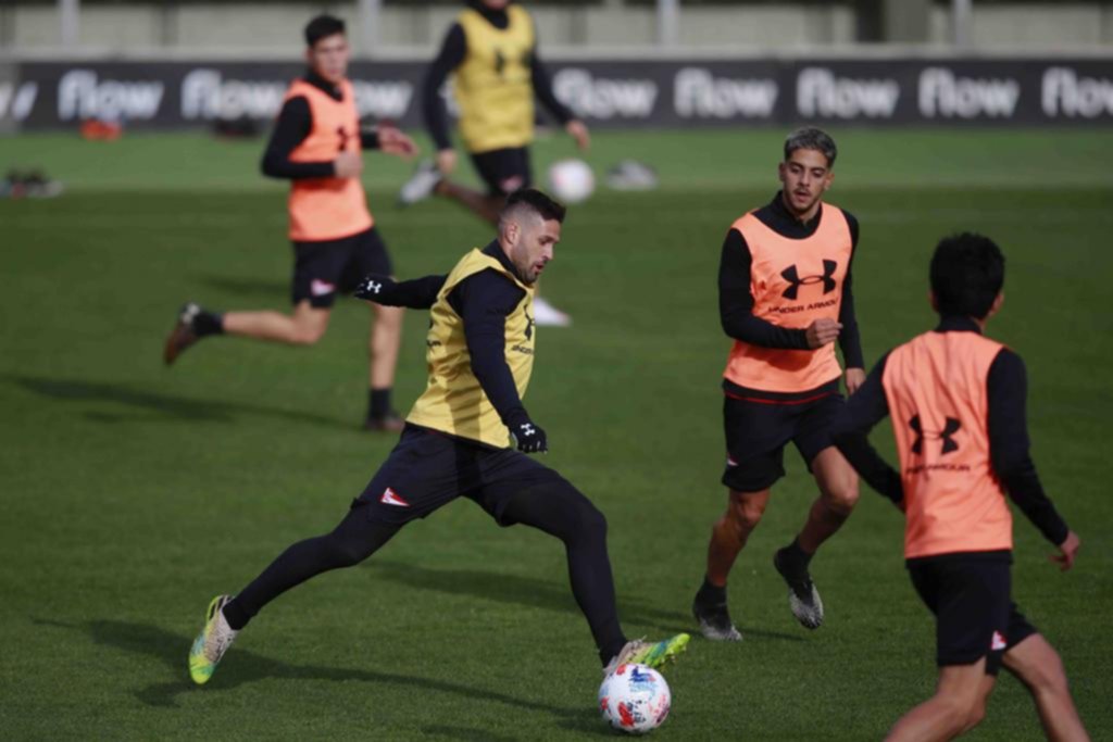El Pincha hizo fútbol en Uno: sin el Corcho y con González arriba