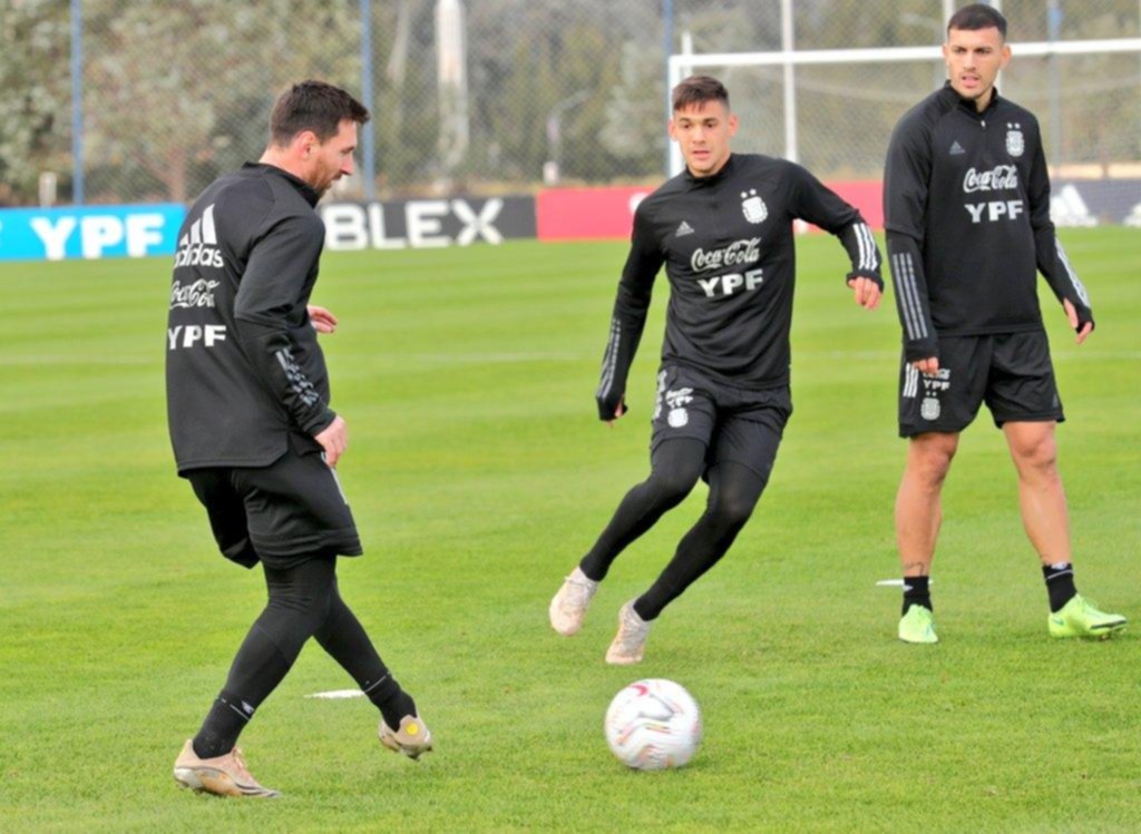 Scaloni volvió a jugar al misterio con el equipo