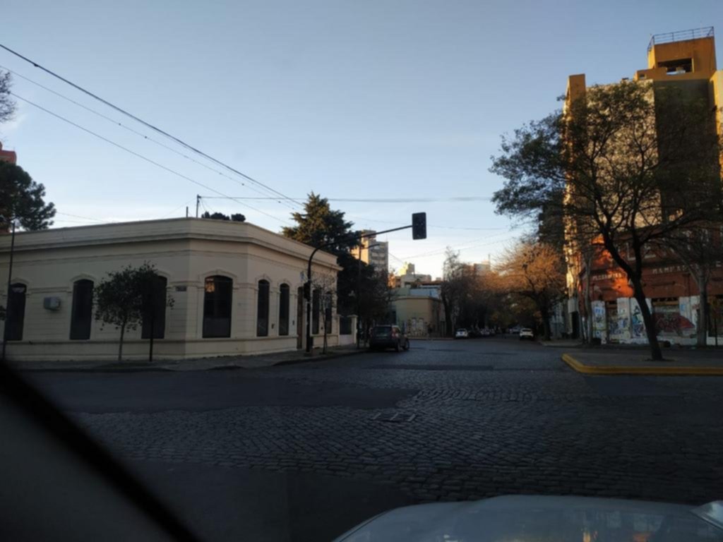 Semáforo misterioso en diagonal 78 esquina 5