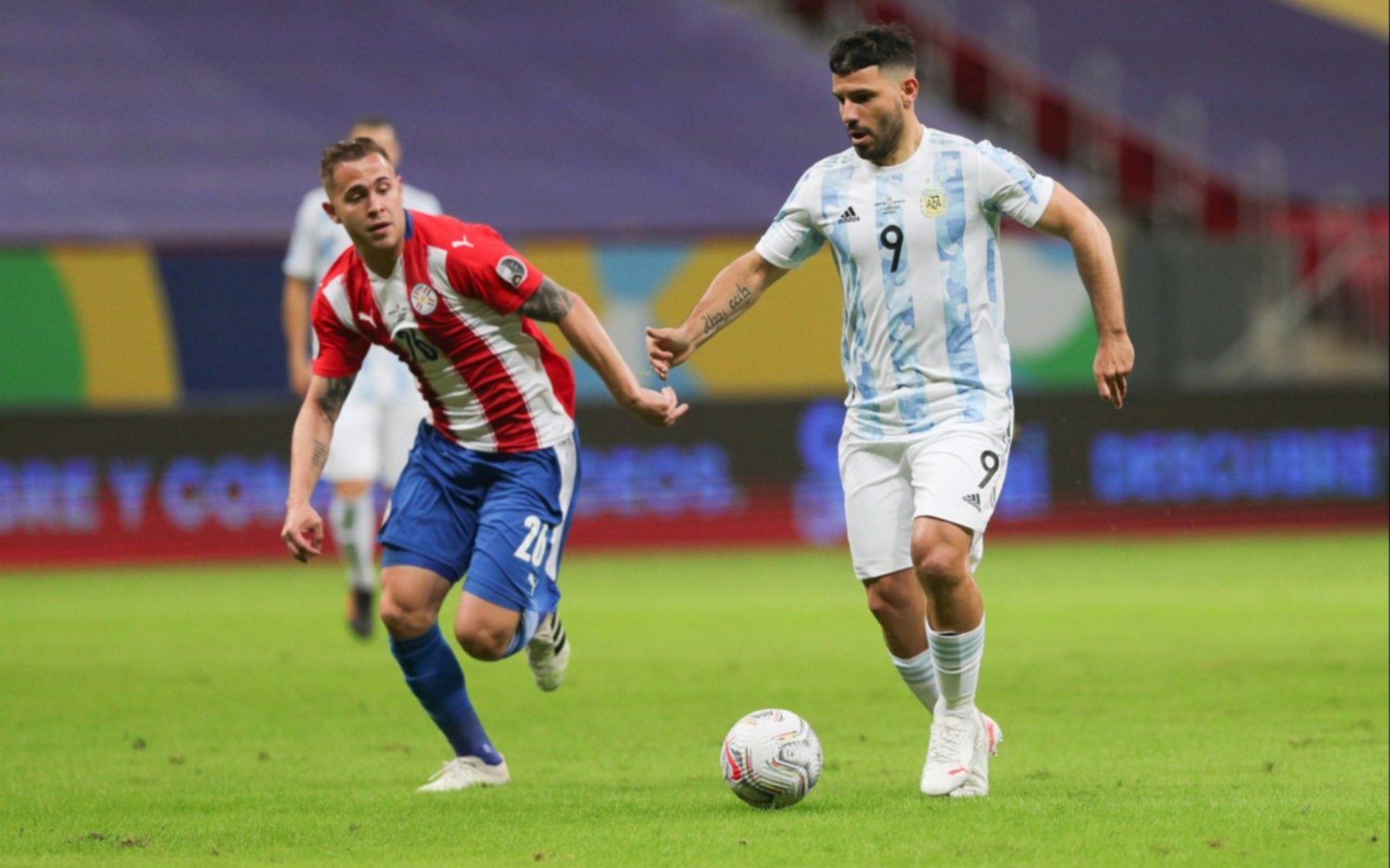 El Kun Agüero se metió en el "Club de los 100" de la Albiceleste