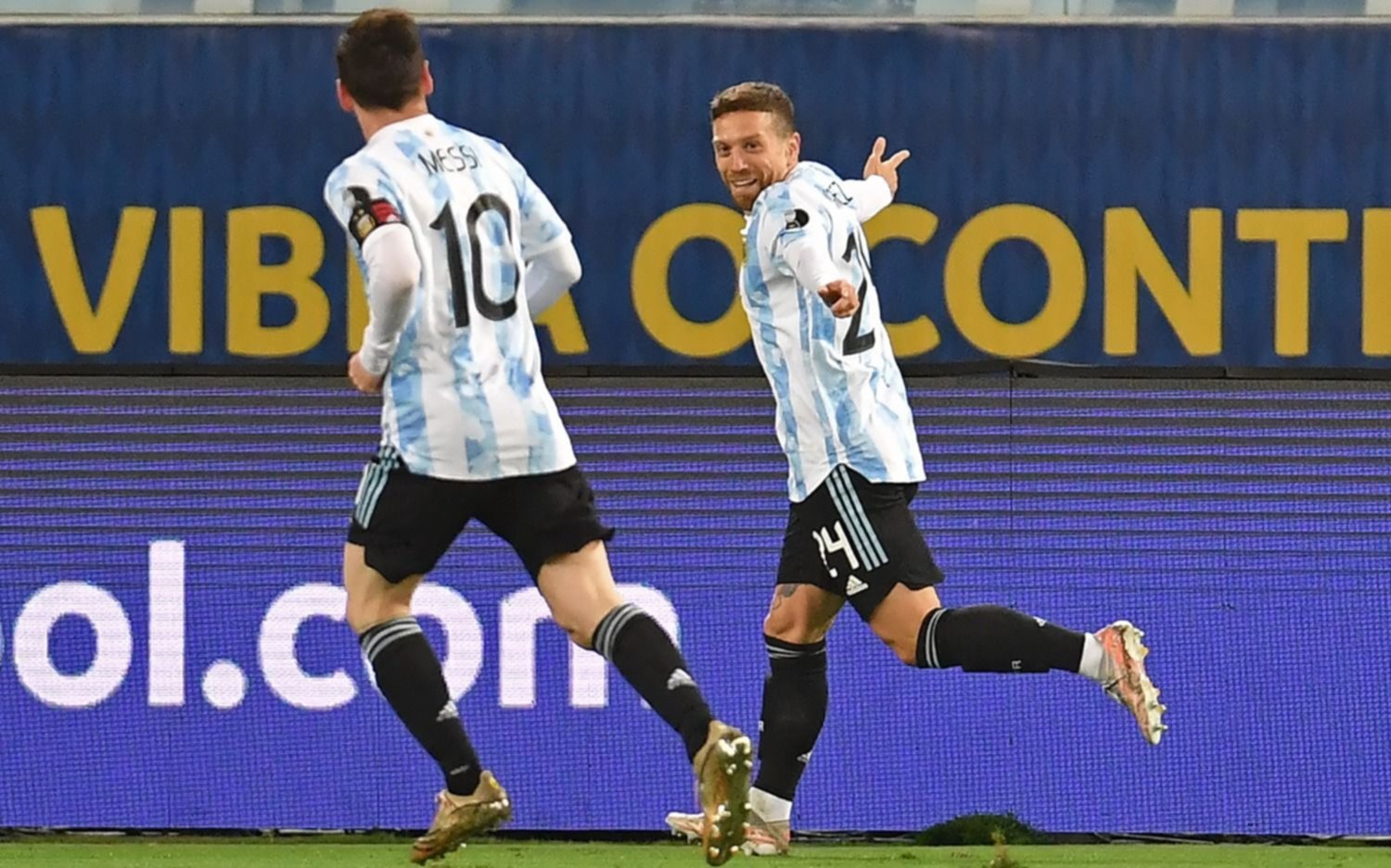 Argentina aplastó 4 a 1 a Bolivia, se aseguró el primer puesto y espera por Ecuador