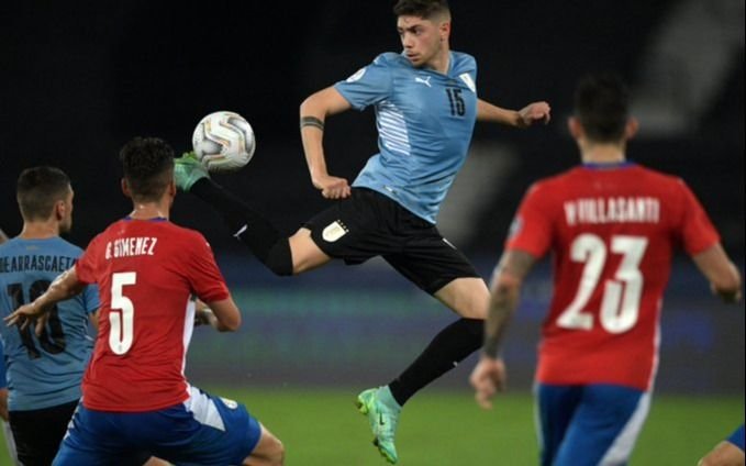 Uruguay venció a Paraguay y es segundo en el grupo A, detrás de Argentina