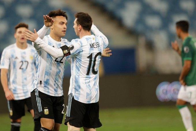 Lautaro Martínez entró por Agüero y mojó enseguida