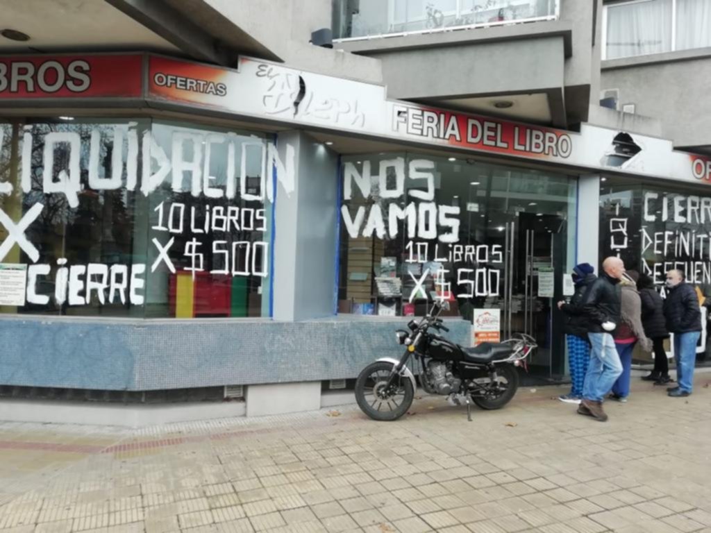 Baja las persianas una tradicional librería de la plaza Italia