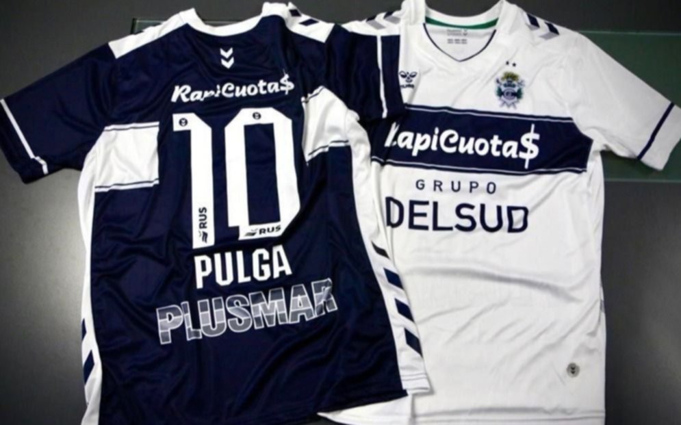 Las camisetas con el nombre “Pulga” y la 10 en la espalda