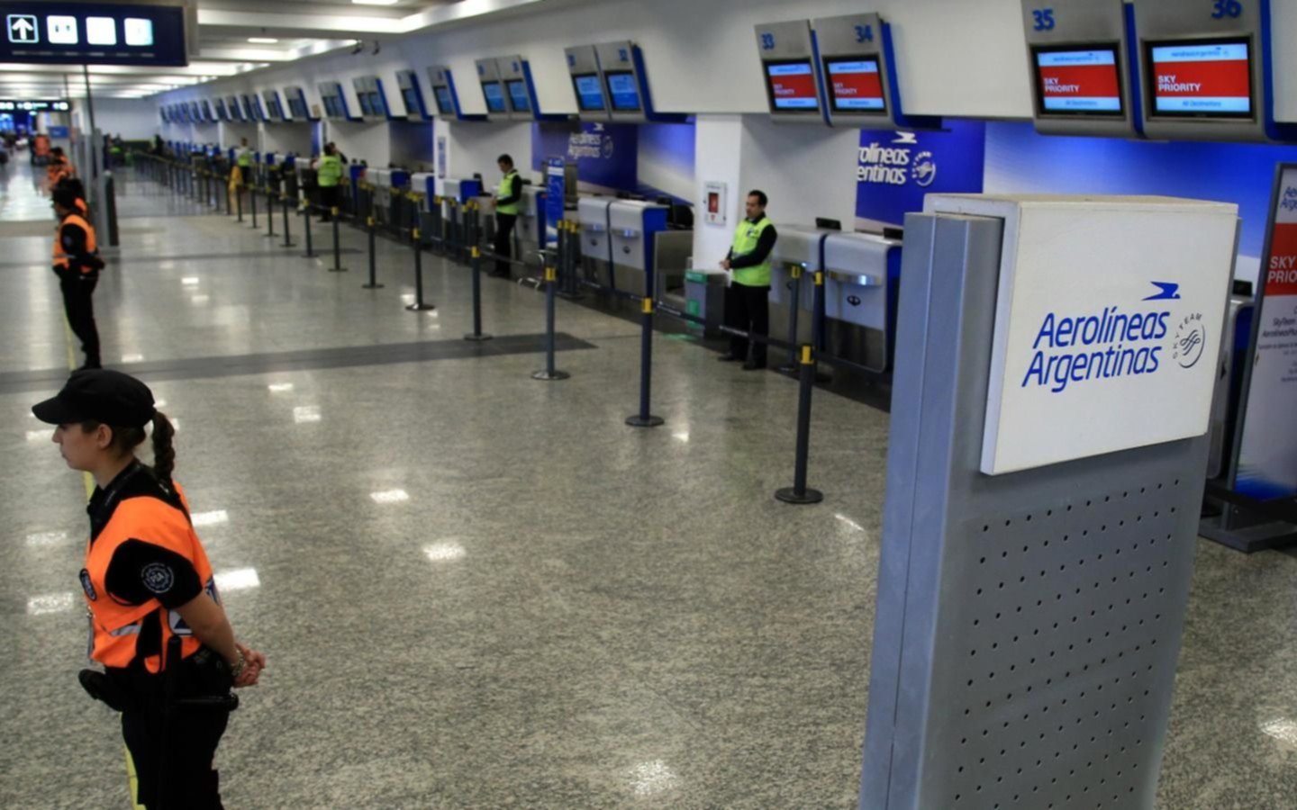 Programaron viajar a EE.UU. para vacunar a su hijo discapacitado y les cancelaron el vuelo