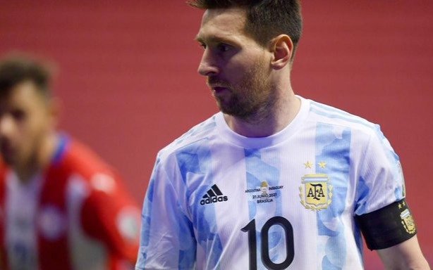 Messi quedará mañana en libertad de acción pero en Barcelona confían en que renovará