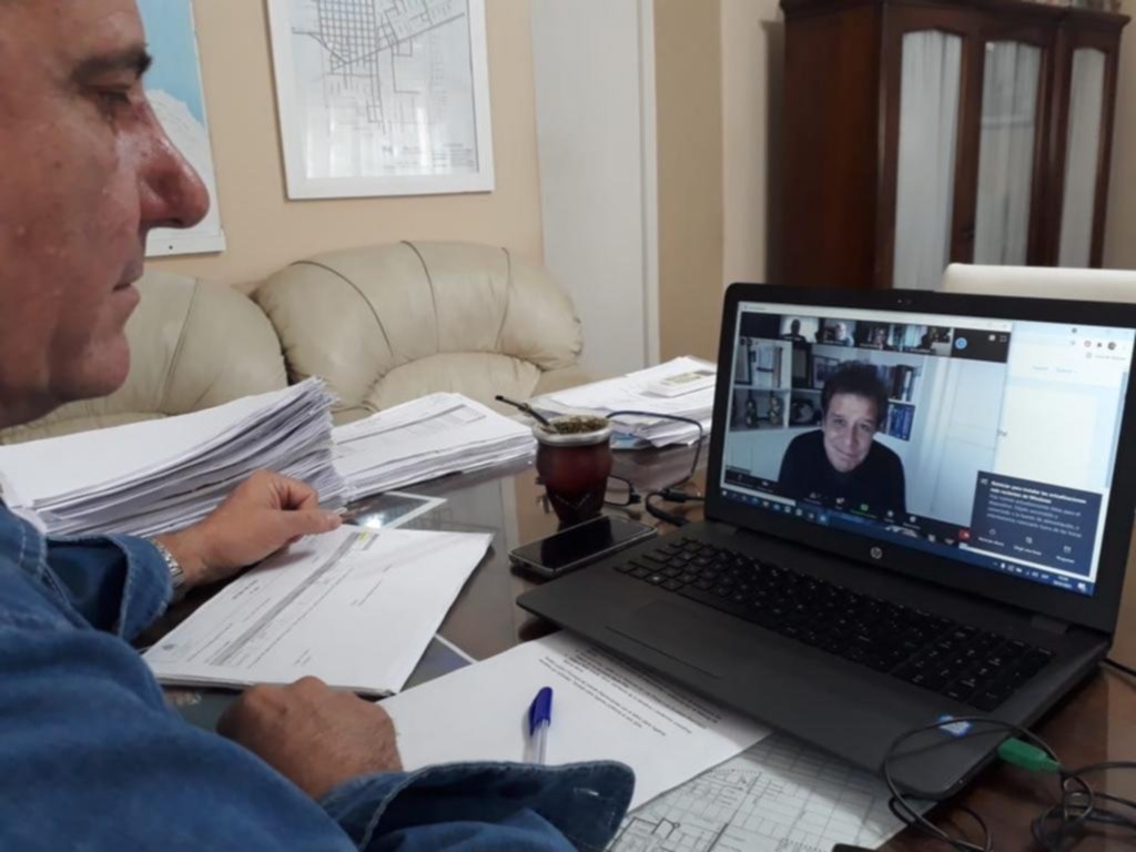 Manes reunió a intendentes de la UCR y dio más señales de que será candidato en las Paso
