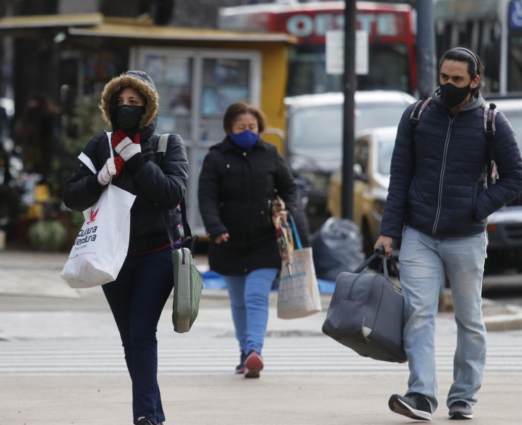 La Plata sigue con advertencia "violeta" por el frío polar: mañana comienza a aflojar