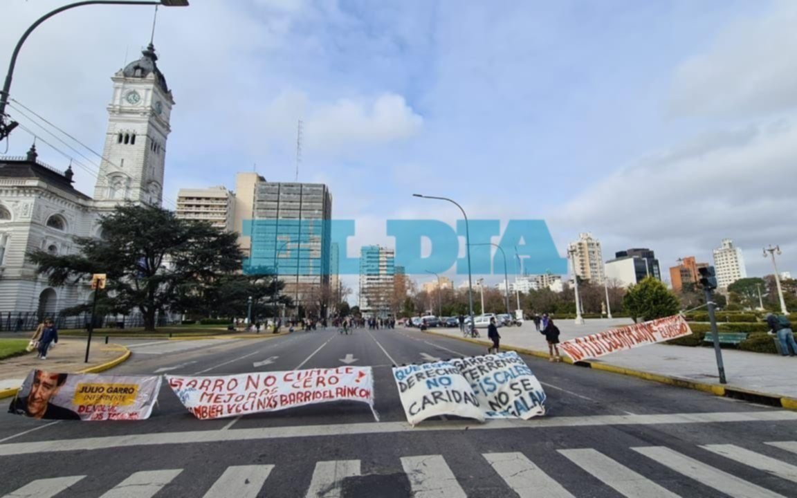 Protesta en la Municipalidad para que no se trate cesión de tierras a Cáritas en El Rincón