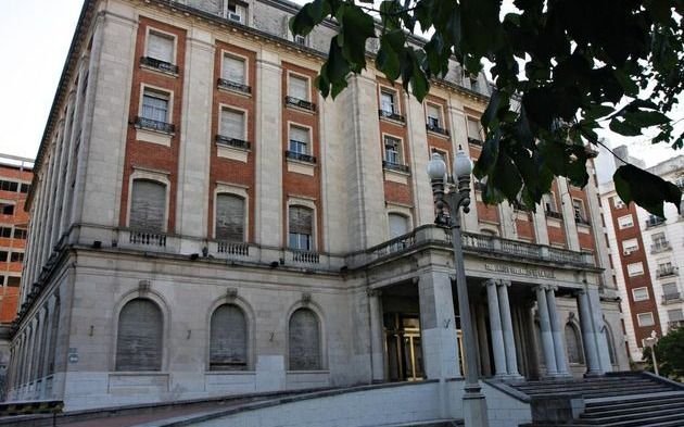 Abogado pide a la Justicia Federal platense que habilite a retornar al país a su mujer e hija