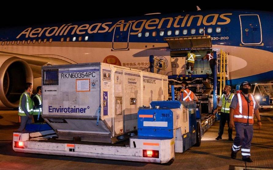 El Gobierno prepara 10 vuelos a China para traer más vacunas contra el coronavirus