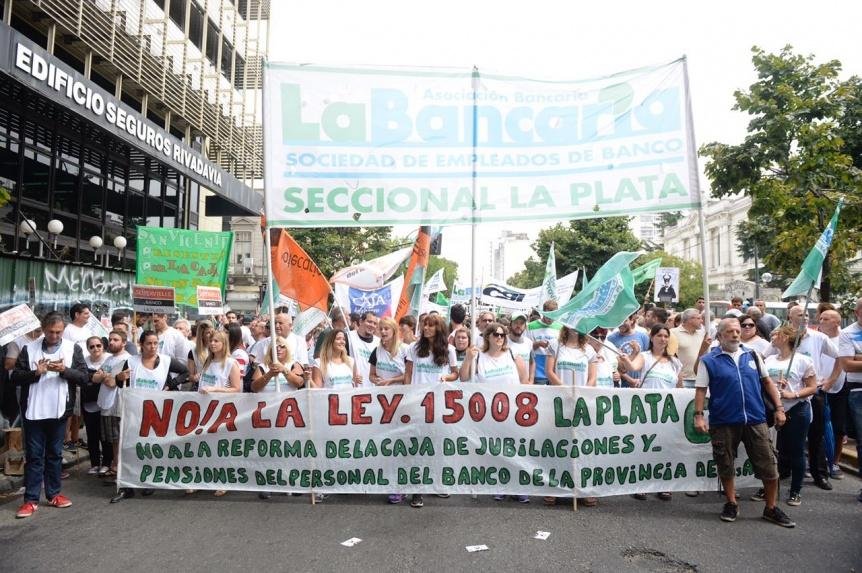 Vuelven a la carga con la la ley de jubilaciones del Bapro