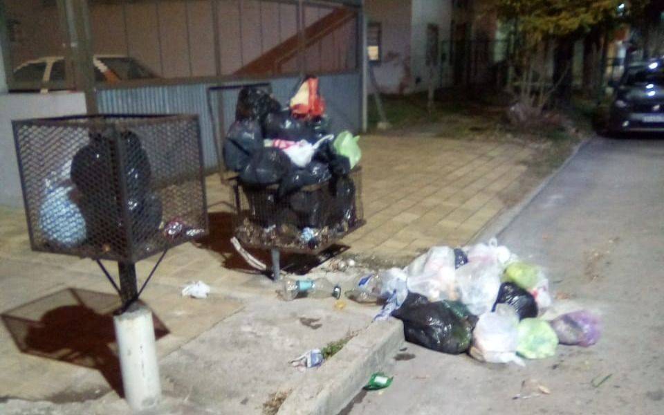 Vecinos de Villa Argüello reclaman que el barrio "está inundado de basura"
