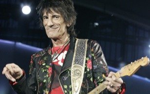 75 años para Ronnie Wood, que los celebrará tocando en Madrid con los Rolling Stones 