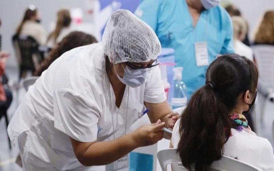 "Inmunización híbrida": quiénes son los mejores protegidos contra el Covid, según la OMS
