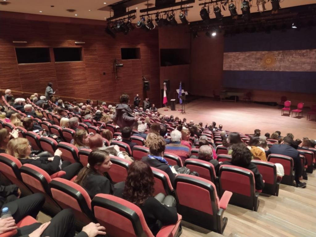 Concierto en la sala del Argentino por cumplirse 76 años de la República Italiana