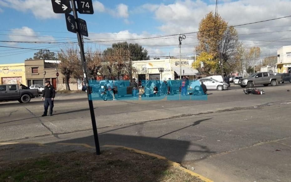 Derrame de combustible y un choque con heridos complicaron la subida a la Autopista