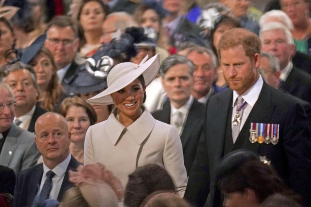 Sin la Reina: los flashes para Harry y Meghan