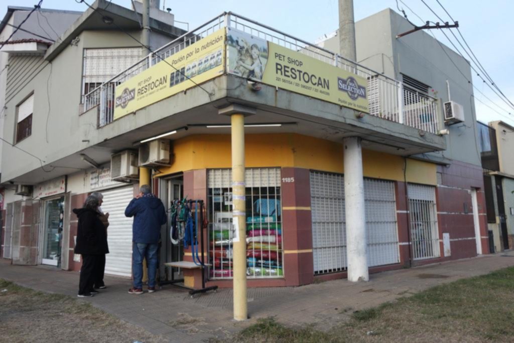 Al borde de una tragedia: lucha y tiros en un local de Tolosa