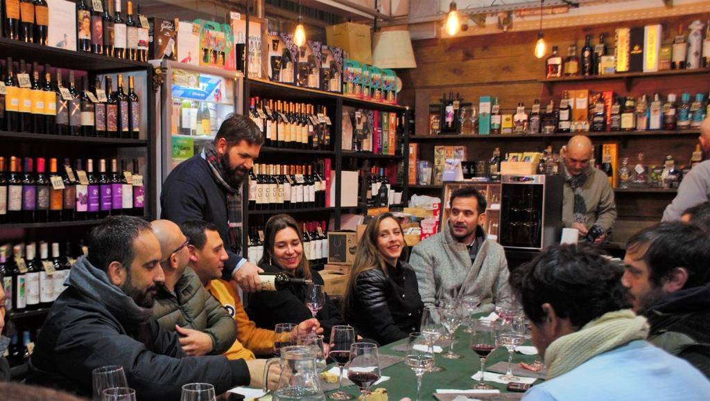 Frío, olla y un buen tinto: repuntan las ventas de vino