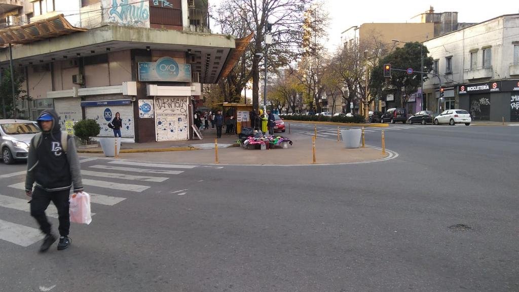 La venta ilegal ya ocupa hasta la calle en el Centro