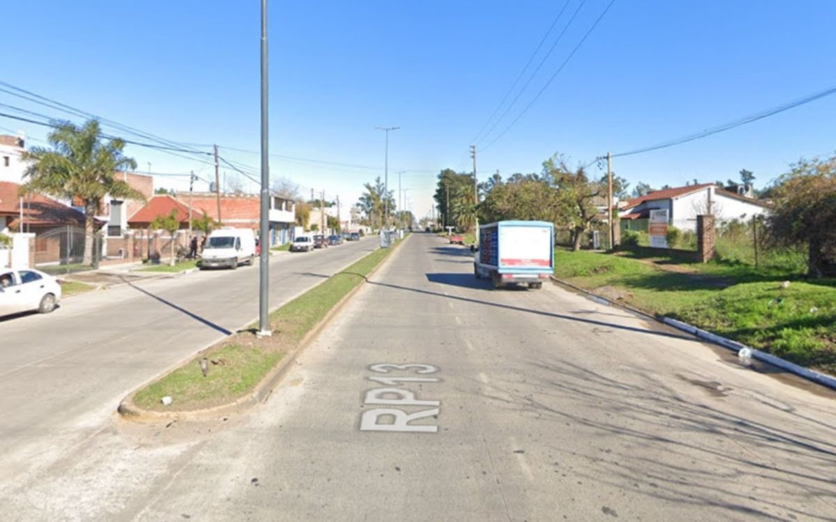 Fuerte choque en la Ciudad: un auto atropelló a un delivery