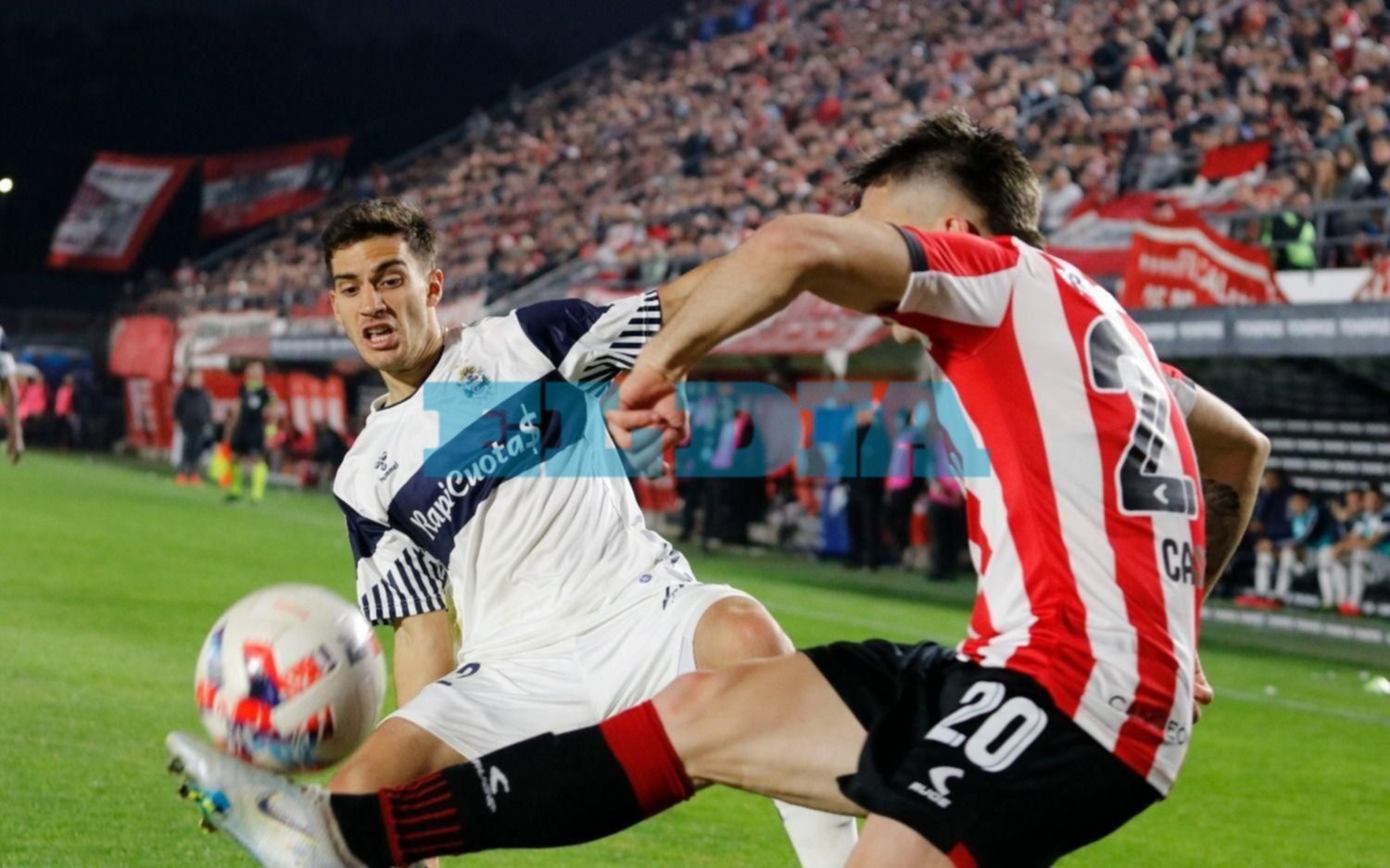 El clásico platense en imágenes: las mejores 40 fotos del partido