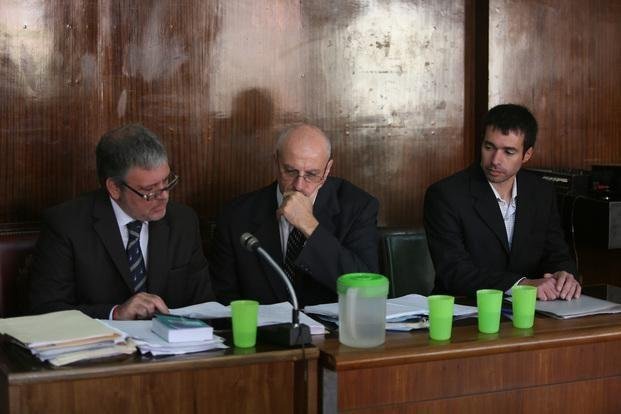 El docente Lucas Puig y otra petición para suspender el juicio en su contra