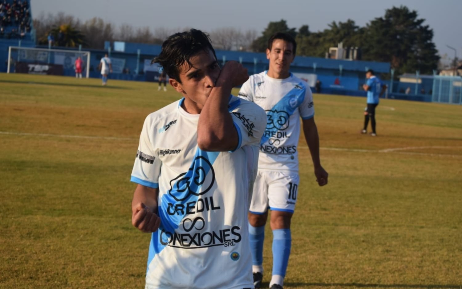 Con aporte de Licht, Villa San Carlos cerró el torneo con una goleada