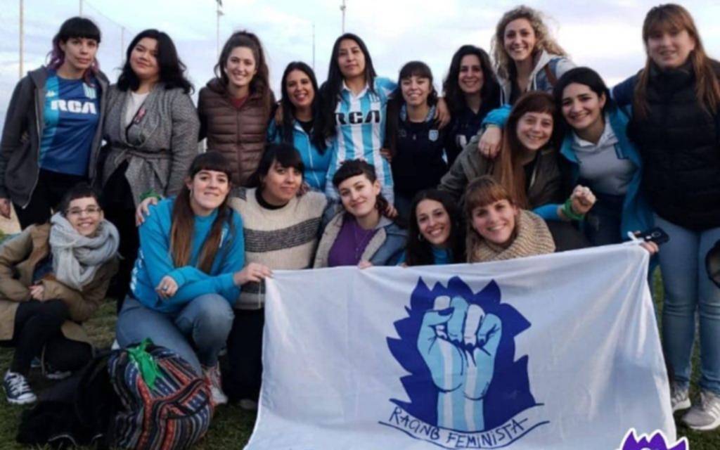 "Paremos la pelota": el mensaje de "Racing Feminista" que se opone a la contratación de Carbonero