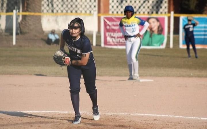 Cinco platenses lucen con orgullo la celeste y blanca en el XV Sudamericano de Sóftbol