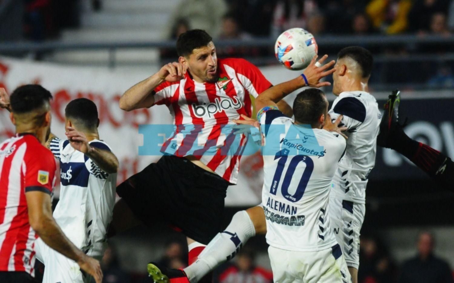 Árbitros confirmados para el Pincha y el Lobo 