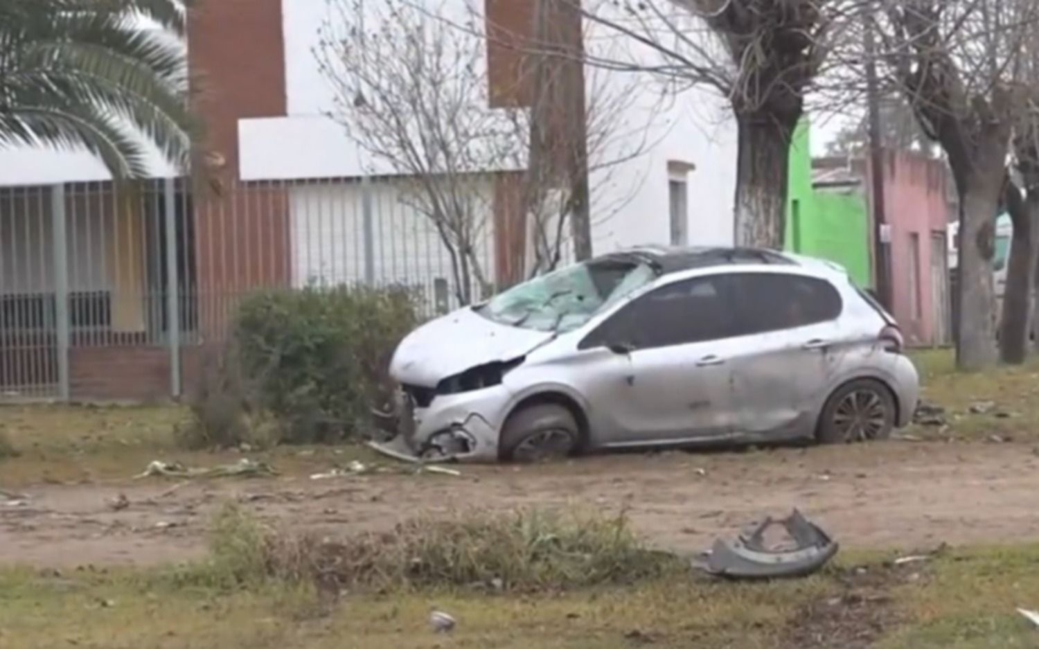 En medio de la intensa niebla, un terrible accidente sobre la Av. 137