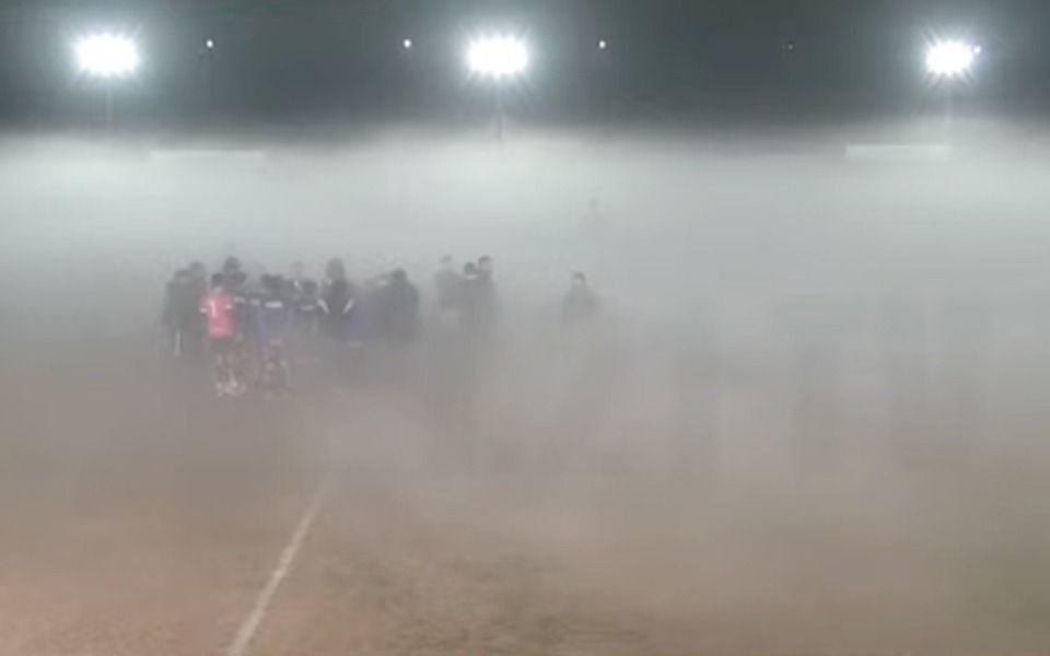 La niebla infernal obligó a suspender un partido de fútbol en La Plata