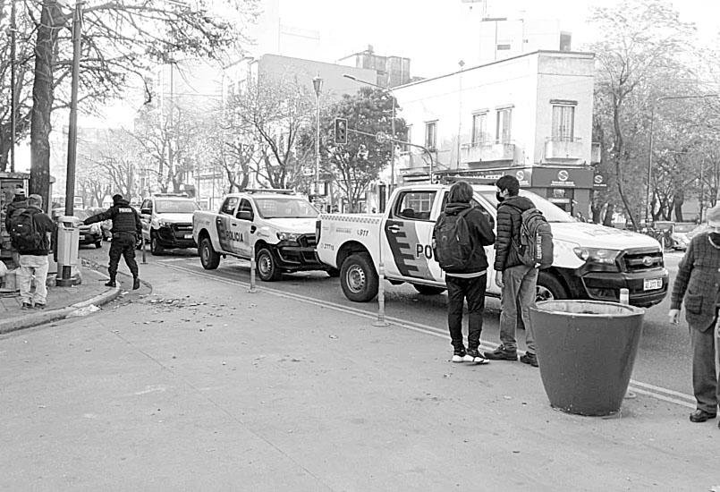 Un mantero arrestado por amenazas a comerciantes