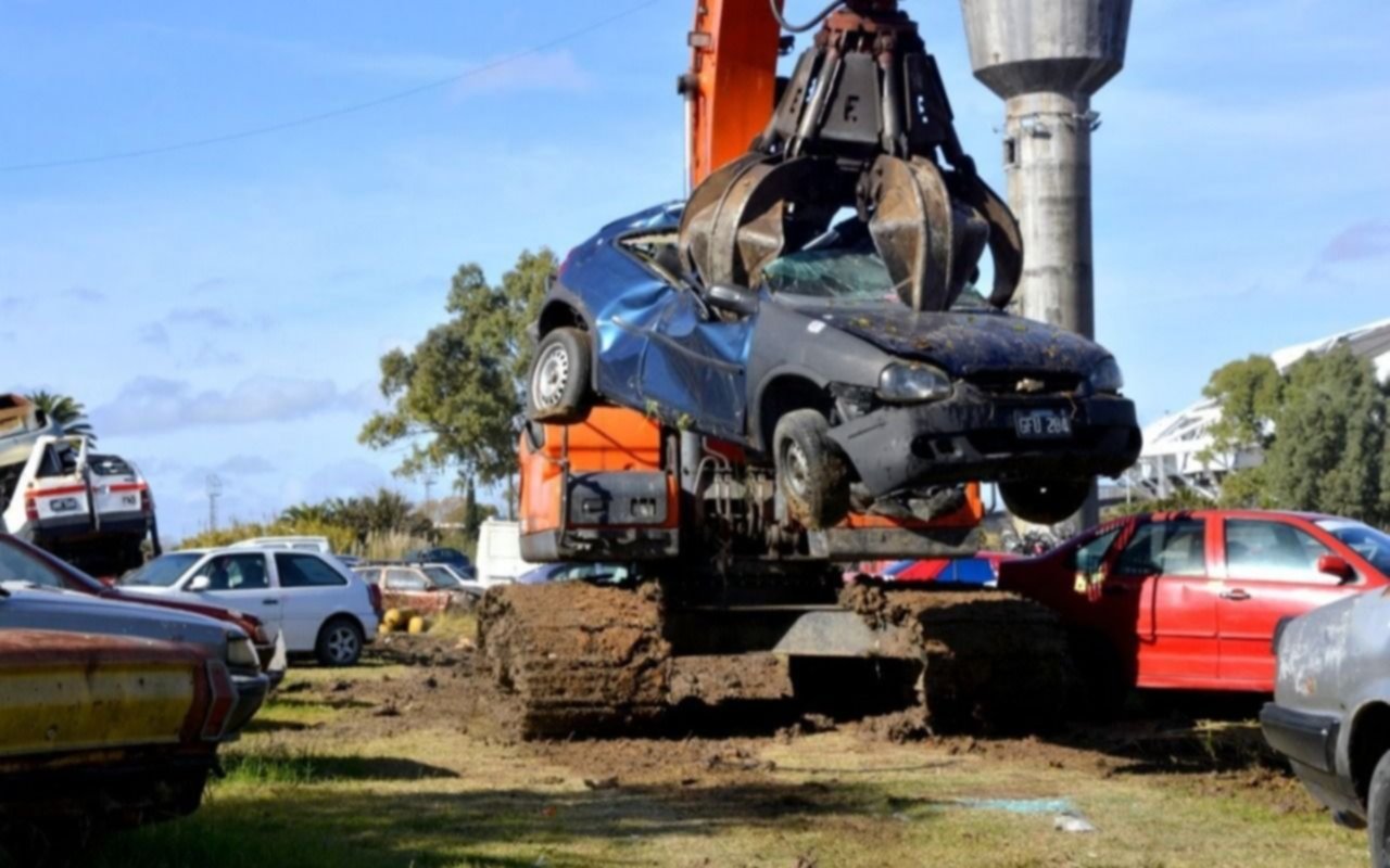 Compactarán 109 autos y 252 motos secuestrados el año pasado