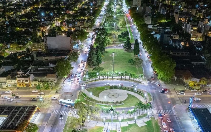 En qué barrios platenses mejorarán el alumbrado público: las obras se harán en 7 etapas