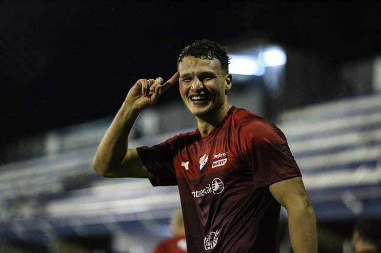 Bruera divide sus pasiones entre los goles en Paraguay y su carrera de abogacía