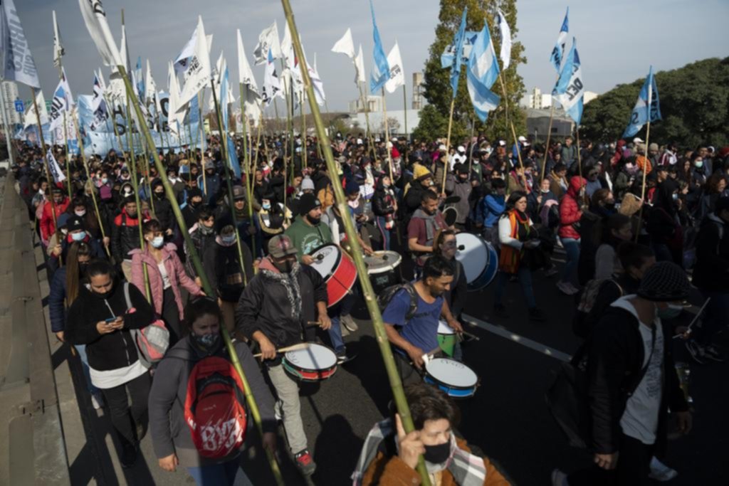 Piqueteros no aflojan con la protesta callejera