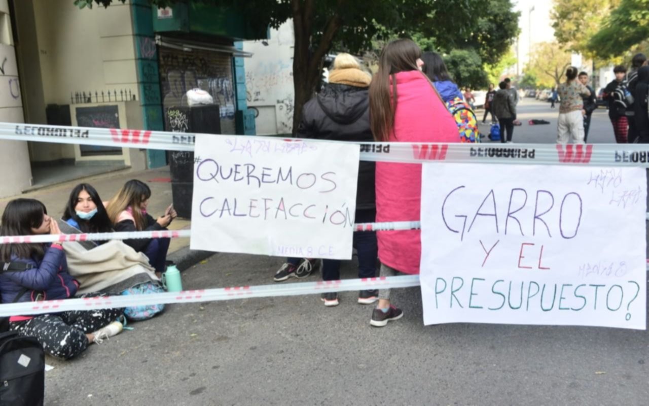 Polémica por las obras y la falta de gas en las escuelas de La Plata