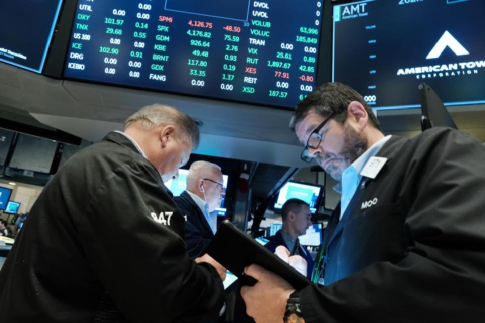 A puro nervio, suben el dólar y el riesgo país y caen bonos y acciones