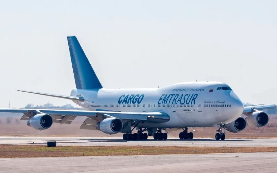 Misterio y sospechas por un avión con venezolanos e iraníes retenido en Ezeiza