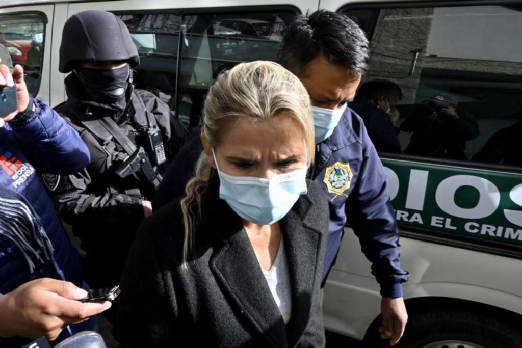 La oposición se moviliza tras la condena a Áñez