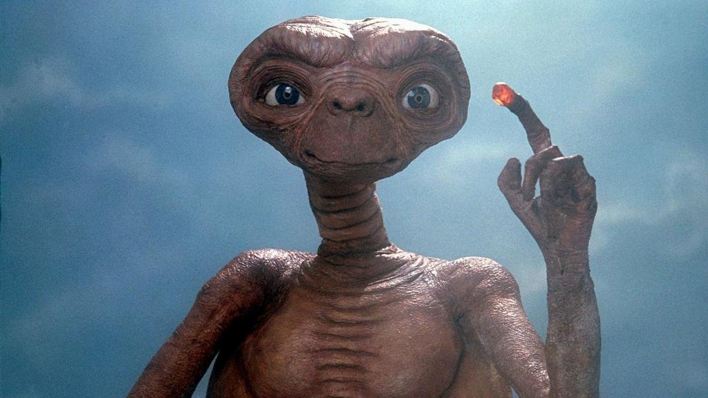 “E.T.” cumple 40: la historia detrás del alien que solo quería volver a casa, como su director