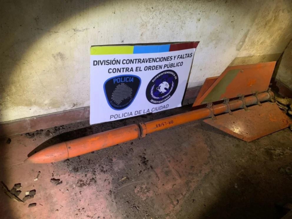 Hallaron un cohete militar de dos metros